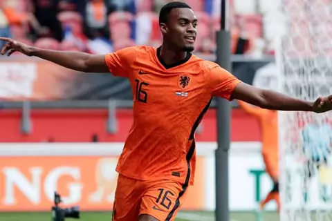 ليفربول يعلن طبيعة إصابة جرافينبرخ بعد خروجه من معسكر هولندا